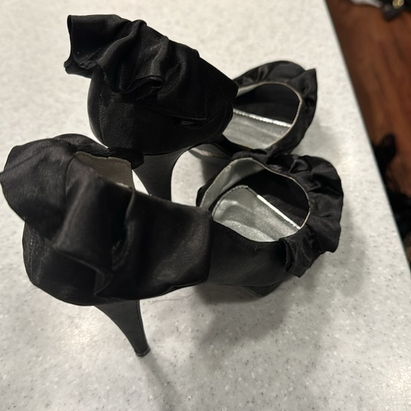 Brand new shi heels - Picture 3 of 4